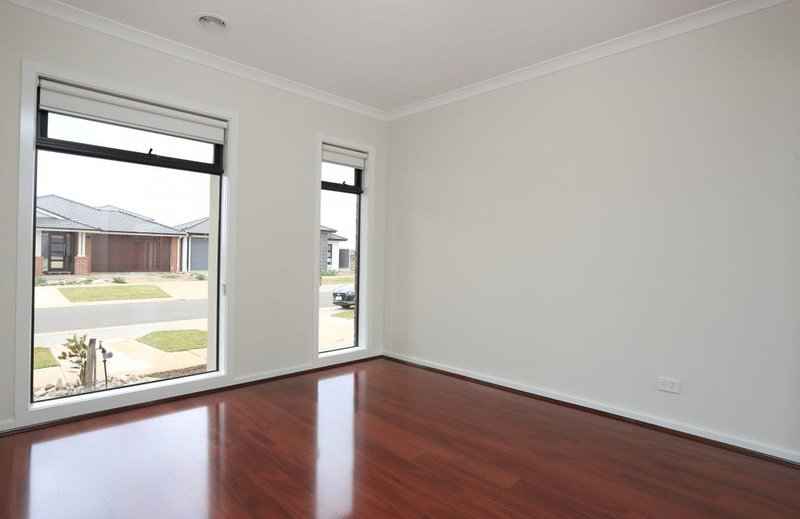 Photo - 59 Topiary Street, Truganina VIC 3029 - Image 3