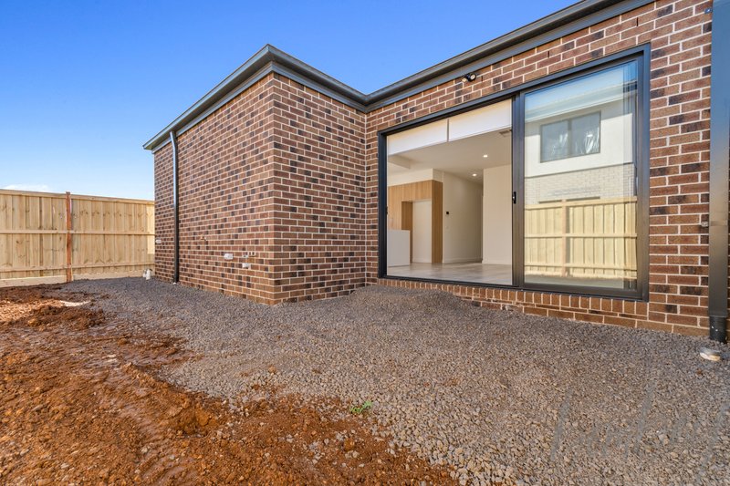 Photo - 59 Waterfern Street, Fraser Rise VIC 3336 - Image 10