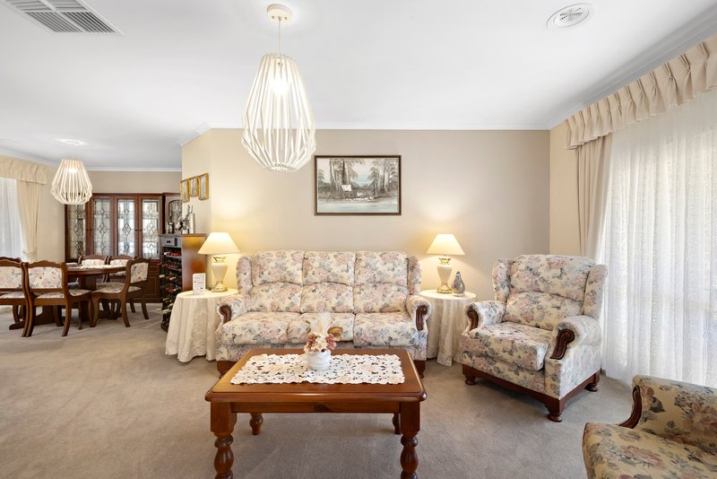 Photo - 59 Woodside Drive, Rowville VIC 3178 - Image 3