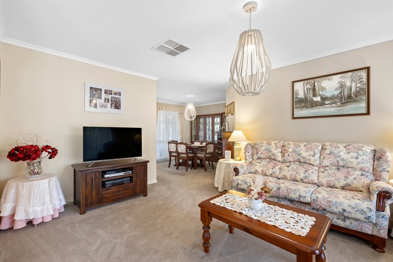 Photo - 59 Woodside Drive, Rowville VIC 3178 - Image 4