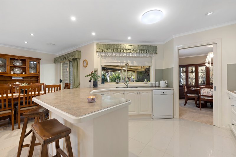 Photo - 59 Woodside Drive, Rowville VIC 3178 - Image 6