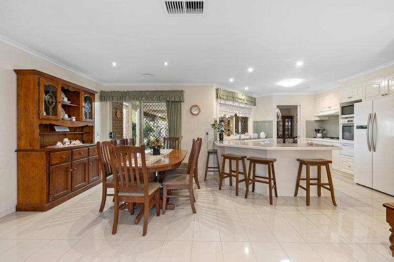 Photo - 59 Woodside Drive, Rowville VIC 3178 - Image 7