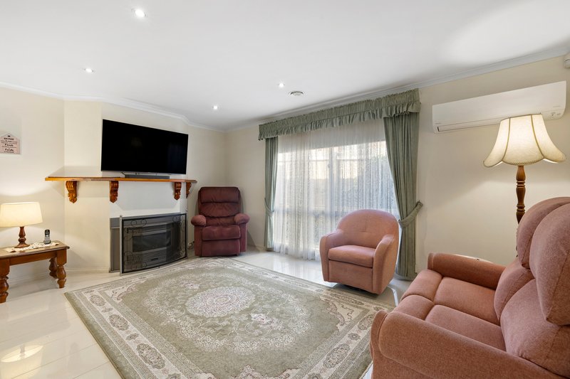 Photo - 59 Woodside Drive, Rowville VIC 3178 - Image 8