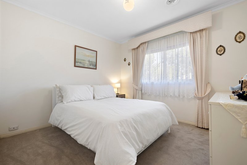 Photo - 59 Woodside Drive, Rowville VIC 3178 - Image 11
