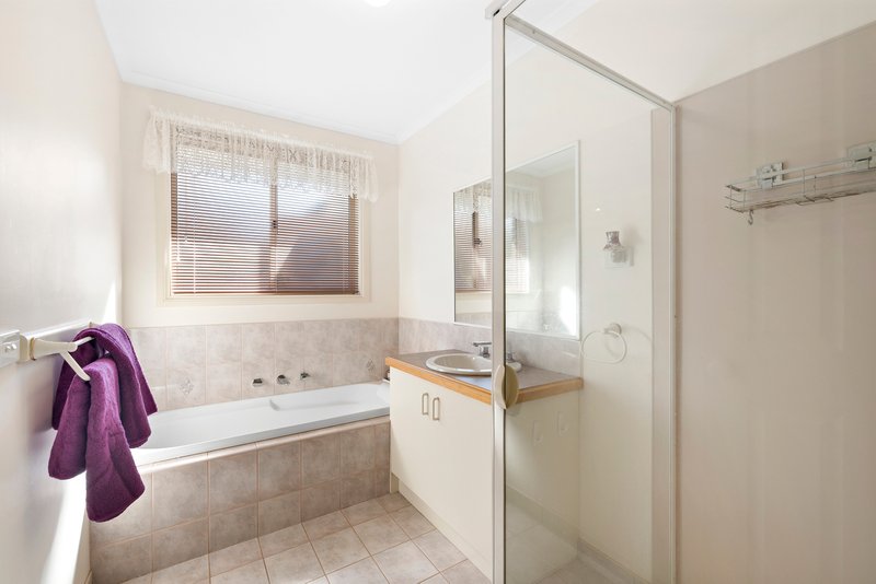 Photo - 59 Woodside Drive, Rowville VIC 3178 - Image 12
