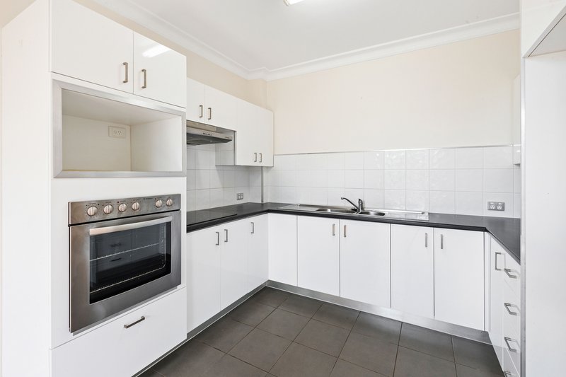 Photo - 5/99 Earl Street, Greenslopes QLD 4120 - Image 5