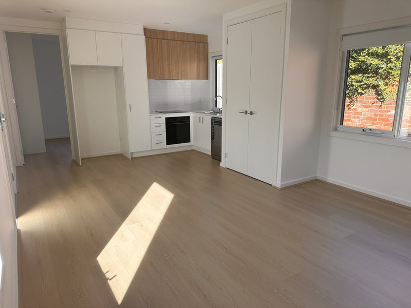 Photo - 5A Allambanan Drive, Bayswater North VIC 3153 - Image 2