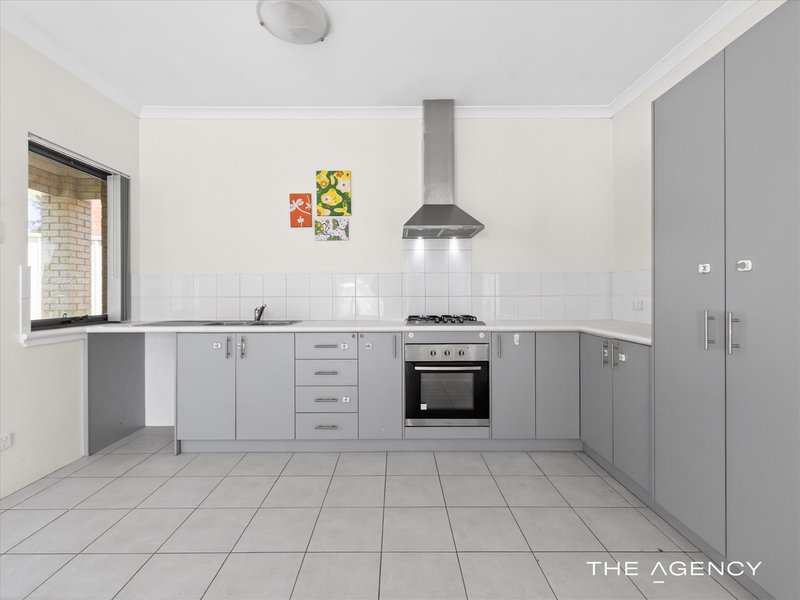 Photo - 5A Banksia Circle, Thornlie WA 6108 - Image 3