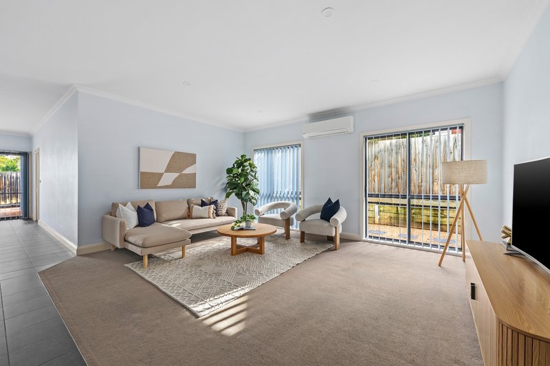 Photo - 5A Batman Walk, Greensborough VIC 3088 - Image 3