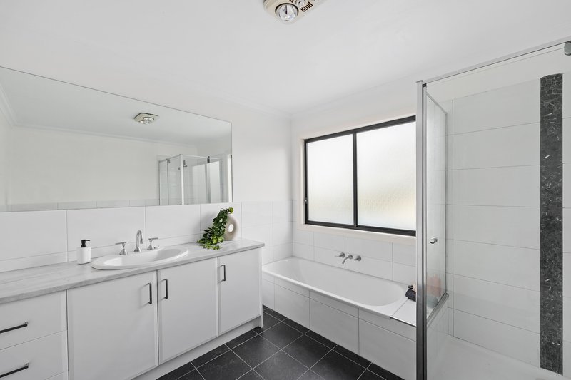 Photo - 5A Batman Walk, Greensborough VIC 3088 - Image 7