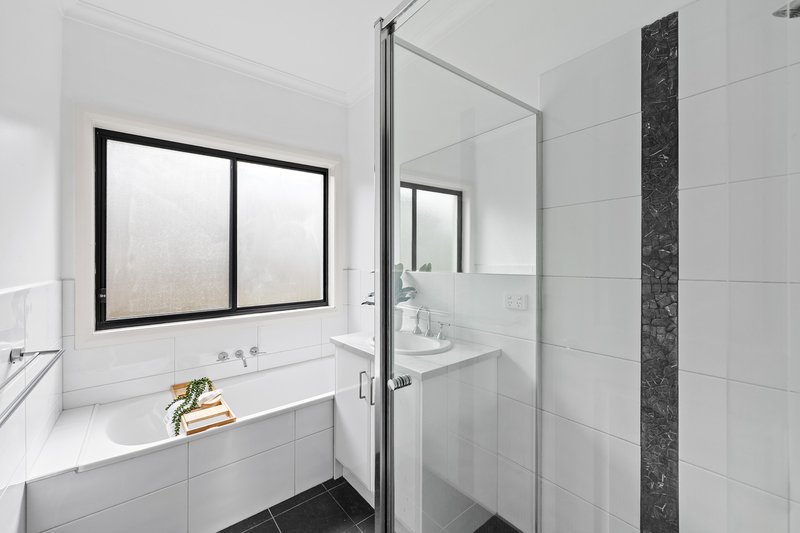 Photo - 5A Batman Walk, Greensborough VIC 3088 - Image 9