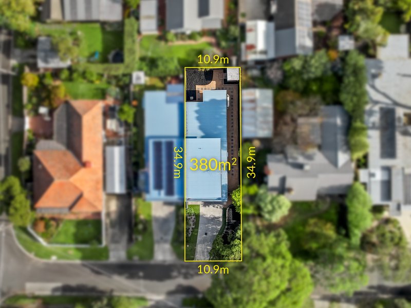 Photo - 5A Batman Walk, Greensborough VIC 3088 - Image 11