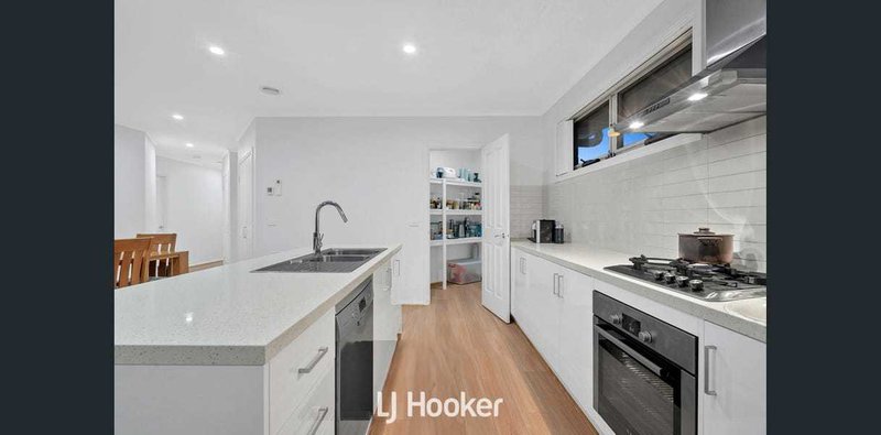 Photo - 5A Dianna Court, Hampton Park VIC 3976 - Image 4