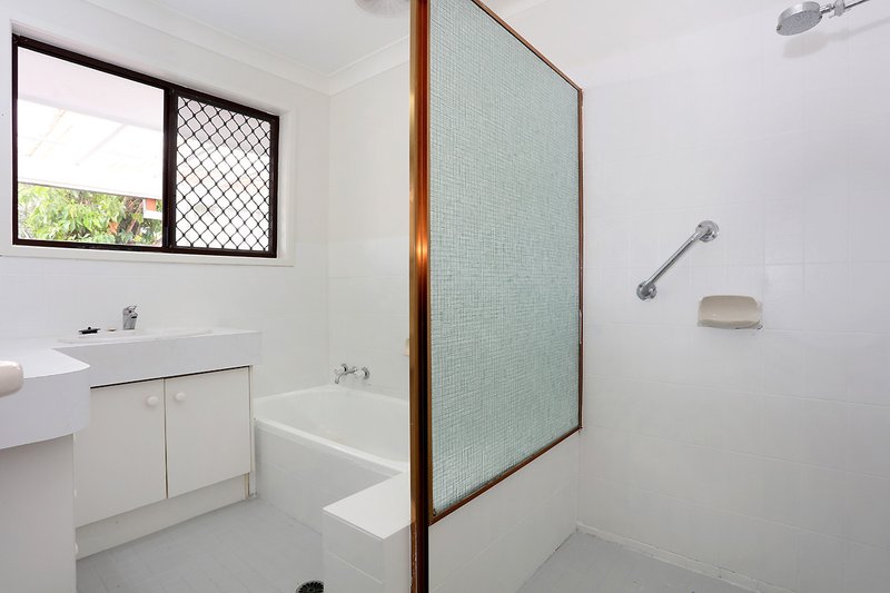 Photo - 5A Garden Grove, Carrara QLD 4211 - Image 6