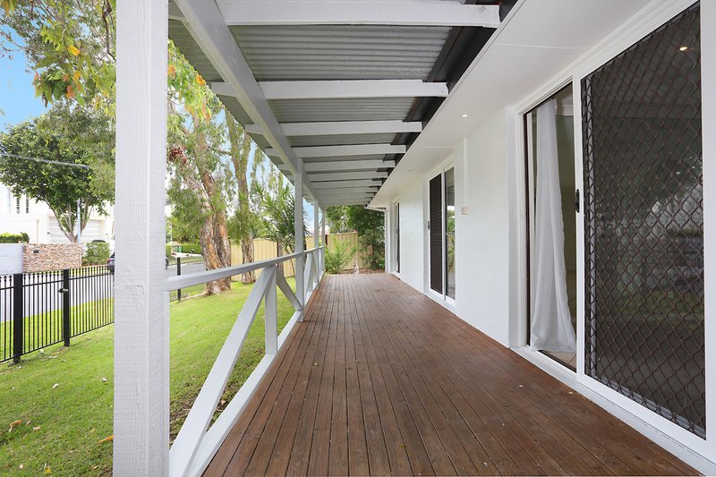 Photo - 5A Garden Grove, Carrara QLD 4211 - Image 9