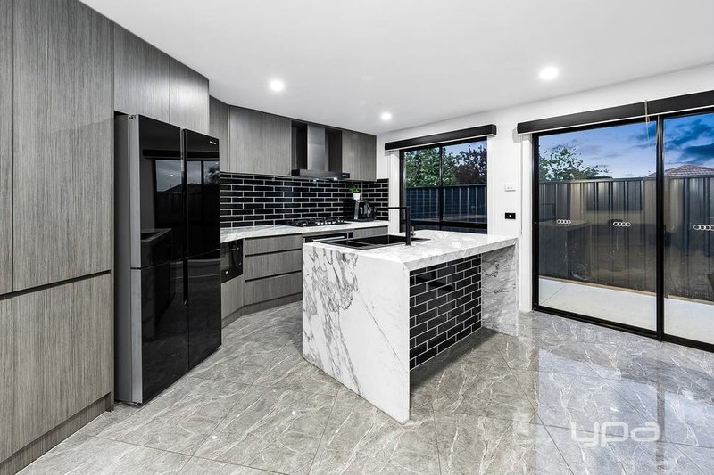 Photo - 5A Halifax Close, St Albans VIC 3021 - Image 2