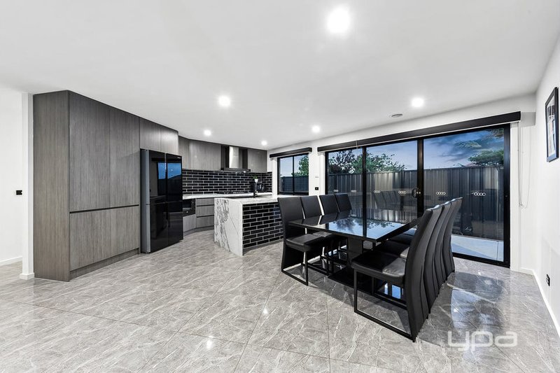 Photo - 5A Halifax Close, St Albans VIC 3021 - Image 3