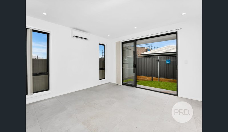 Photo - 5A Skyline Street, Menangle Park NSW 2563 - Image 4