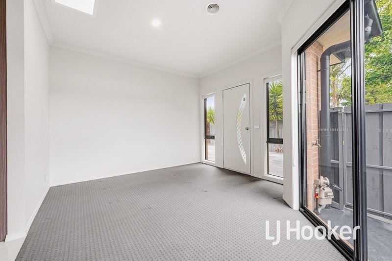 Photo - 5A Strong Drive, Hampton Park VIC 3976 - Image 2