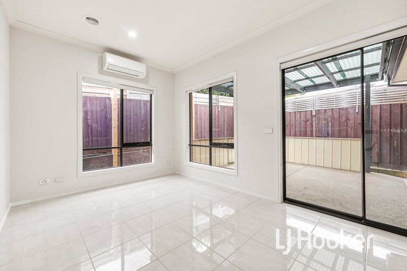 Photo - 5A Strong Drive, Hampton Park VIC 3976 - Image 7