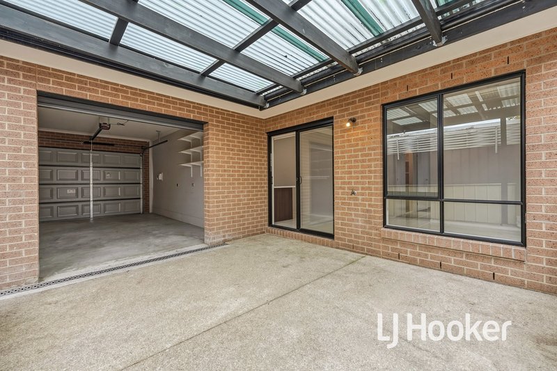 Photo - 5A Strong Drive, Hampton Park VIC 3976 - Image 12