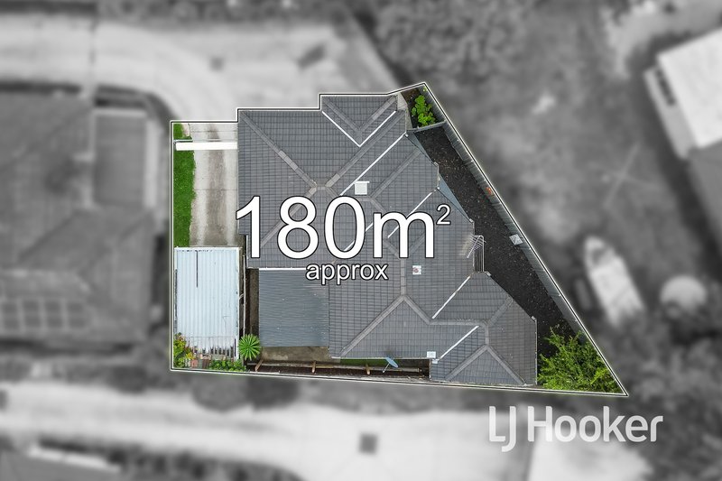 Photo - 5A Strong Drive, Hampton Park VIC 3976 - Image 16