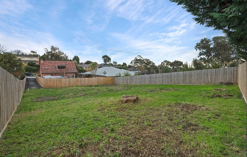 Photo - 5B Roberts Street, Ferntree Gully VIC 3156 - Image 2