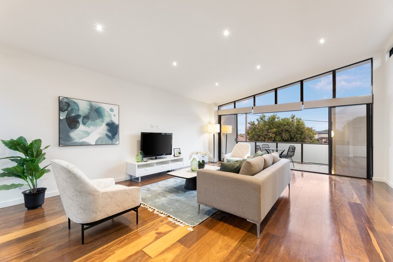 Photo - 5C Mackie Road, Bentleigh East VIC 3165 - Image 3