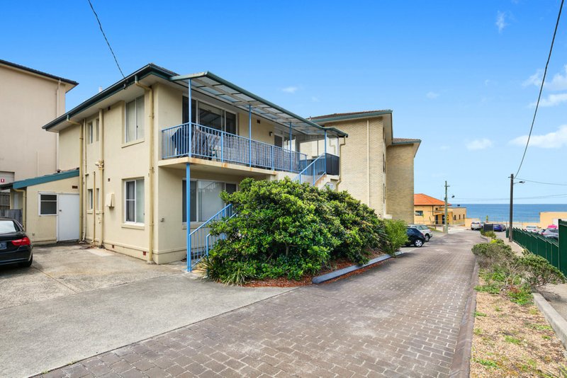 Photo - 6 & 7/50a Carrington Parade, Curl Curl NSW 2096 - Image 2