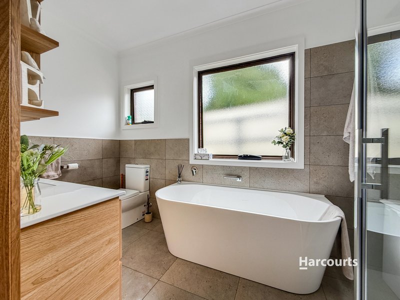 Photo - 6-8 Malunna Crescent, Parklands TAS 7320 - Image 5