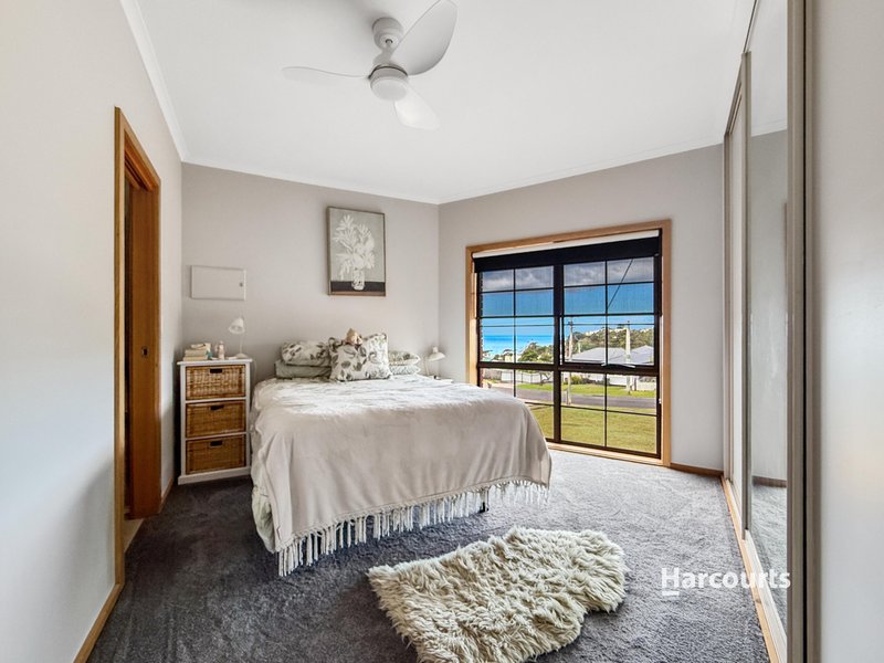 Photo - 6-8 Malunna Crescent, Parklands TAS 7320 - Image 7