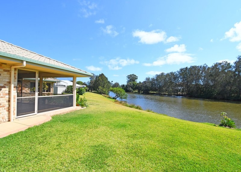 Photo - 6 Adam Court, Urangan QLD 4655 - Image 23