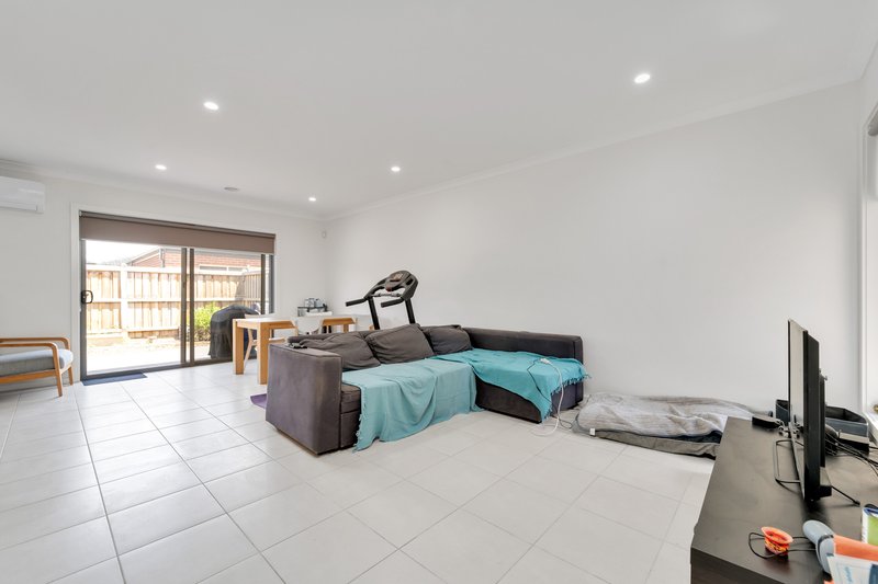 Photo - 6 Aesop Street, Point Cook VIC 3030 - Image 4