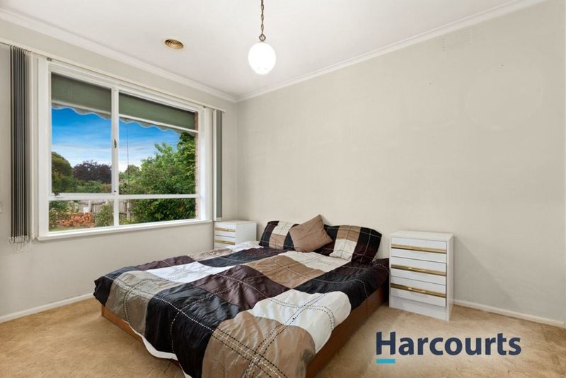 Photo - 6 Allanfield Crescent, Wantirna South VIC 3152 - Image 4