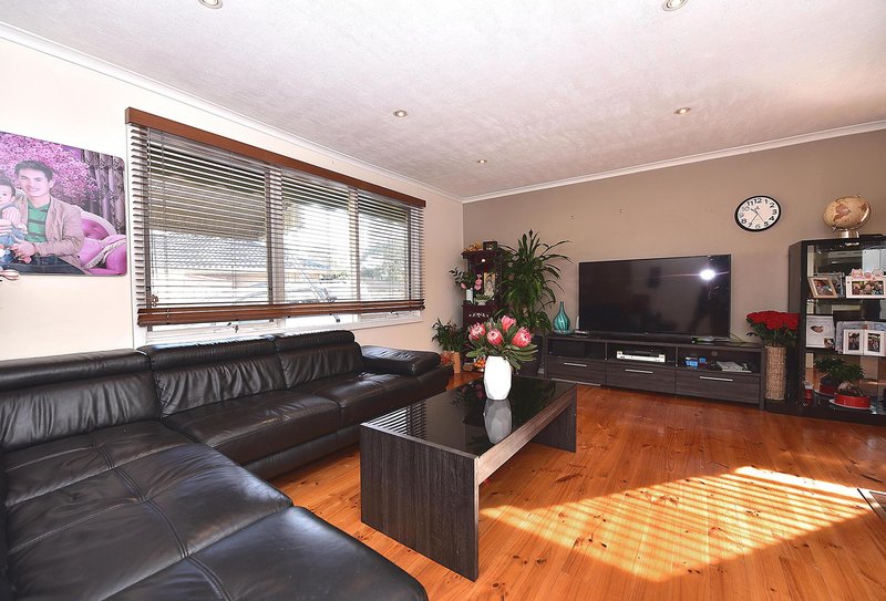 Photo - 6 Almora Close, Frankston VIC 3199 - Image 2