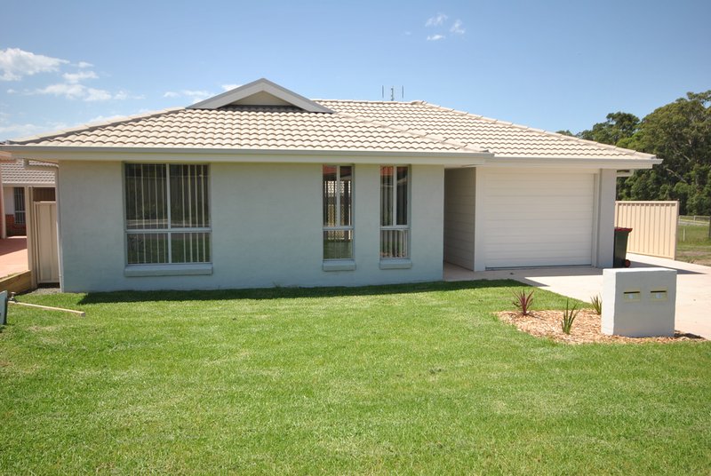 Photo - 6 Alpina Place, South Nowra NSW 2541 - Image 2