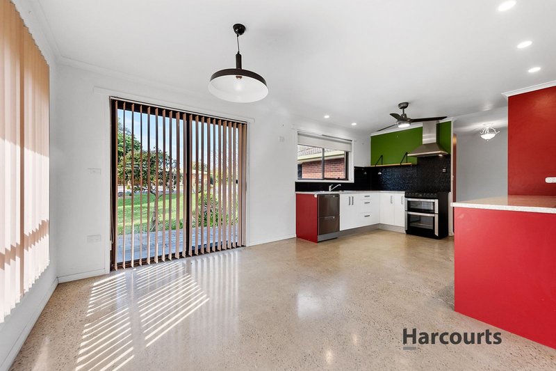 Photo - 6 Amaroo Place, Devonport TAS 7310 - Image 3