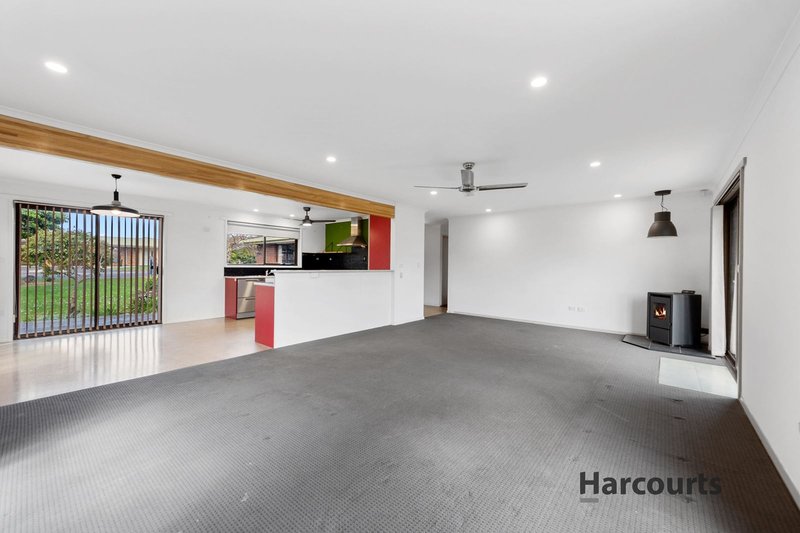 Photo - 6 Amaroo Place, Devonport TAS 7310 - Image 6