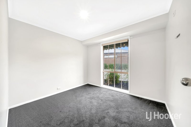 Photo - 6 Ambleside Crescent, Berwick VIC 3806 - Image 11