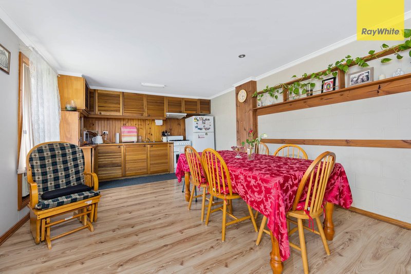 Photo - 6 Amelia Avenue, Deer Park VIC 3023 - Image 8