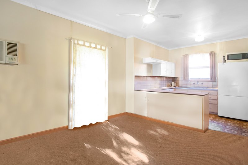 Photo - 6 Anembo Street, O'Sullivan Beach SA 5166 - Image 3