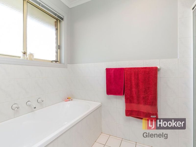 Photo - 6 Annabelle Drive, Hallett Cove SA 5158 - Image 16