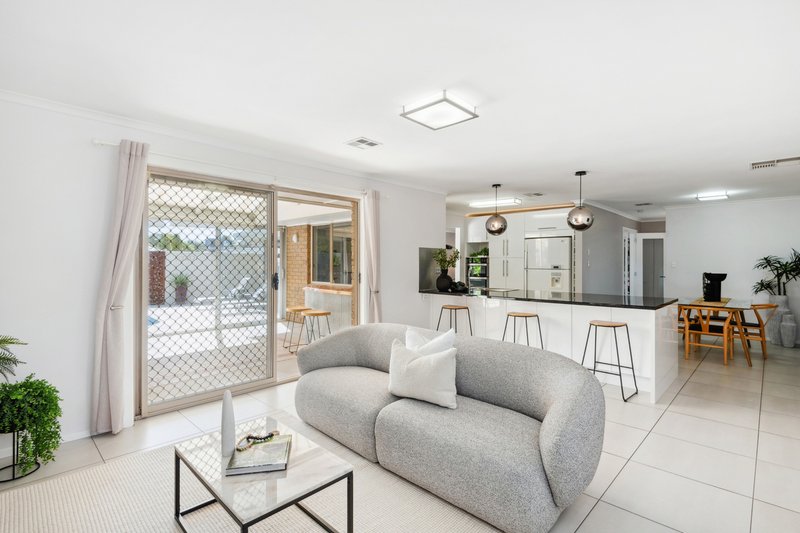 Photo - 6 Antonia Circuit, Hallett Cove SA 5158 - Image 5