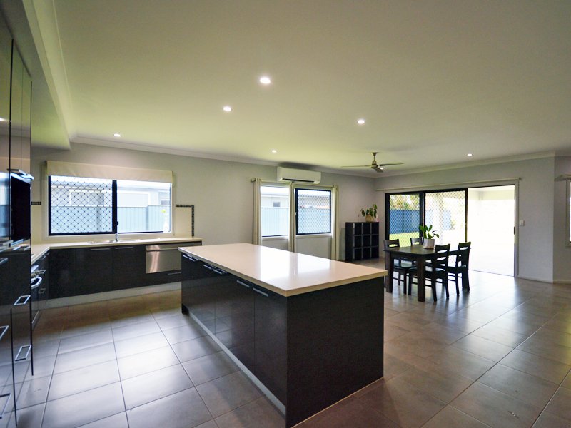 Photo - 6 Anzac Avenue, Rocky Point QLD 4874 - Image 5