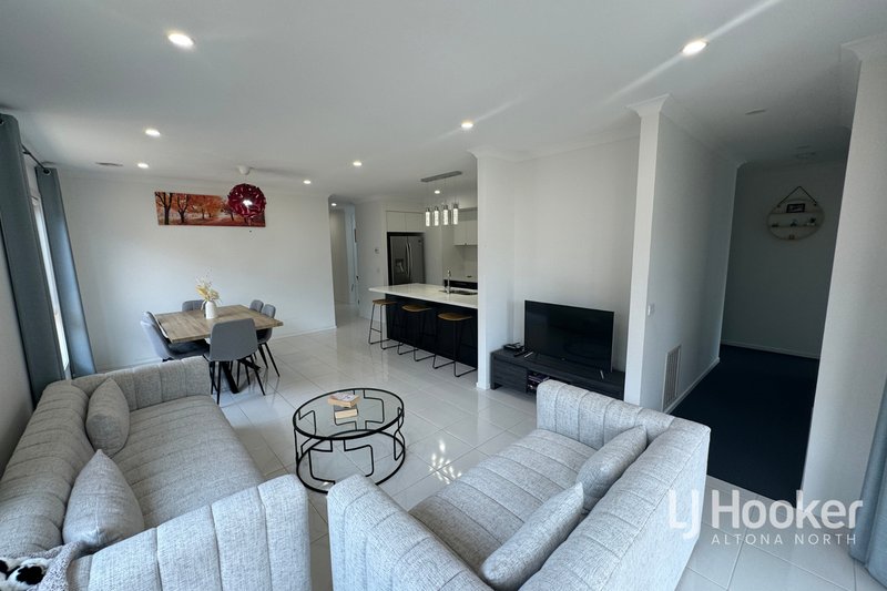 Photo - 6 Arkaba Way, Werribee VIC 3030 - Image 4