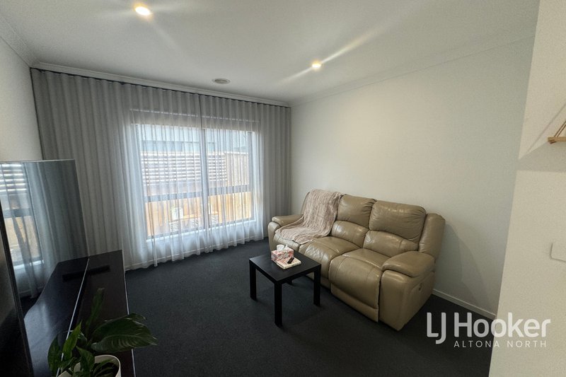 Photo - 6 Arkaba Way, Werribee VIC 3030 - Image 8