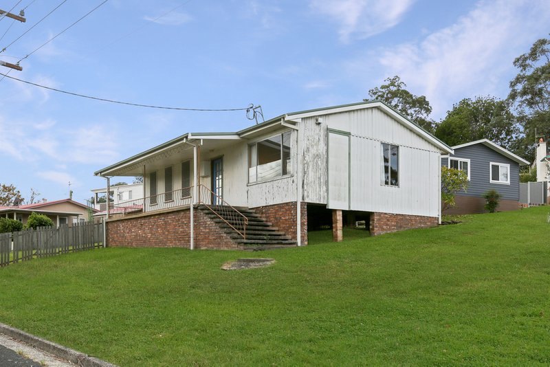 6 Armstrong Street, Dapto NSW 2530