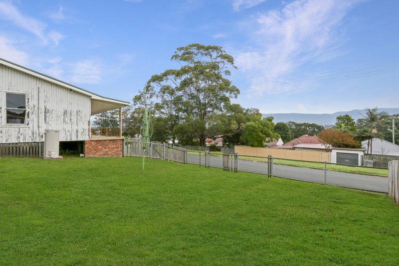 Photo - 6 Armstrong Street, Dapto NSW 2530 - Image 2