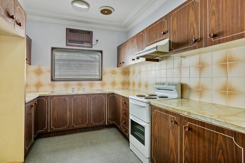 Photo - 6 Arnold Crescent, Lake Heights NSW 2502 - Image 3