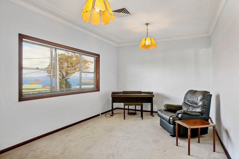 Photo - 6 Arnold Crescent, Lake Heights NSW 2502 - Image 4